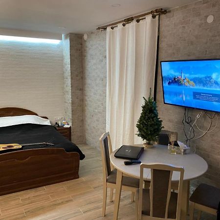 Freedom Apartment On Khmelnytsky Str Liov Exterior foto